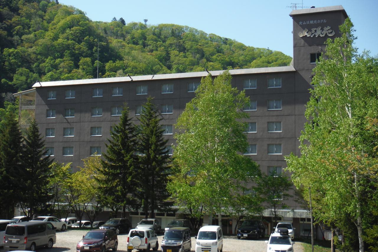 Hotel Sankeien Sapporo Exteriör bild